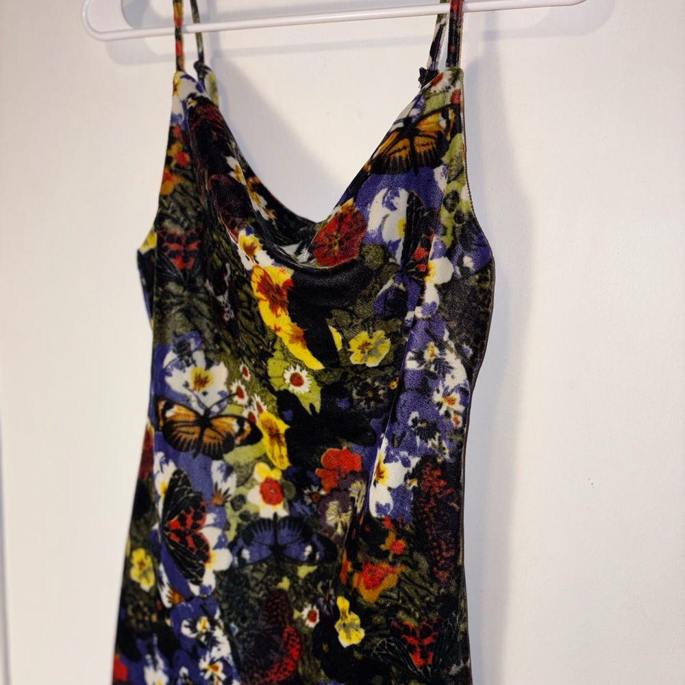 NWT Urban Outfitters Mallory Black Floral‎ Velvet Cowl Neck Slip Dress Size S - Picture 3 of 9